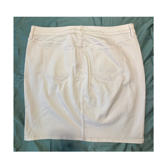 EUC Torrid Mini “Optic” White Denim/Jean Skirt Plus Size 18W - Picture 5 of 8